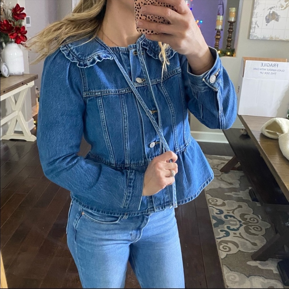 Levi's Blue Jean Jacket with Ruffle Collar - Picture 3 of 15